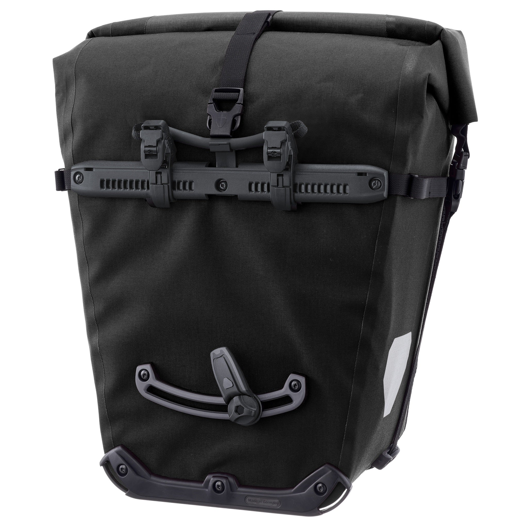 Rückansicht der ORTLIEB Back-Roller XL Plus QL2.2 in granite - black mit Quick-Lock2.2 Befestigungssystem